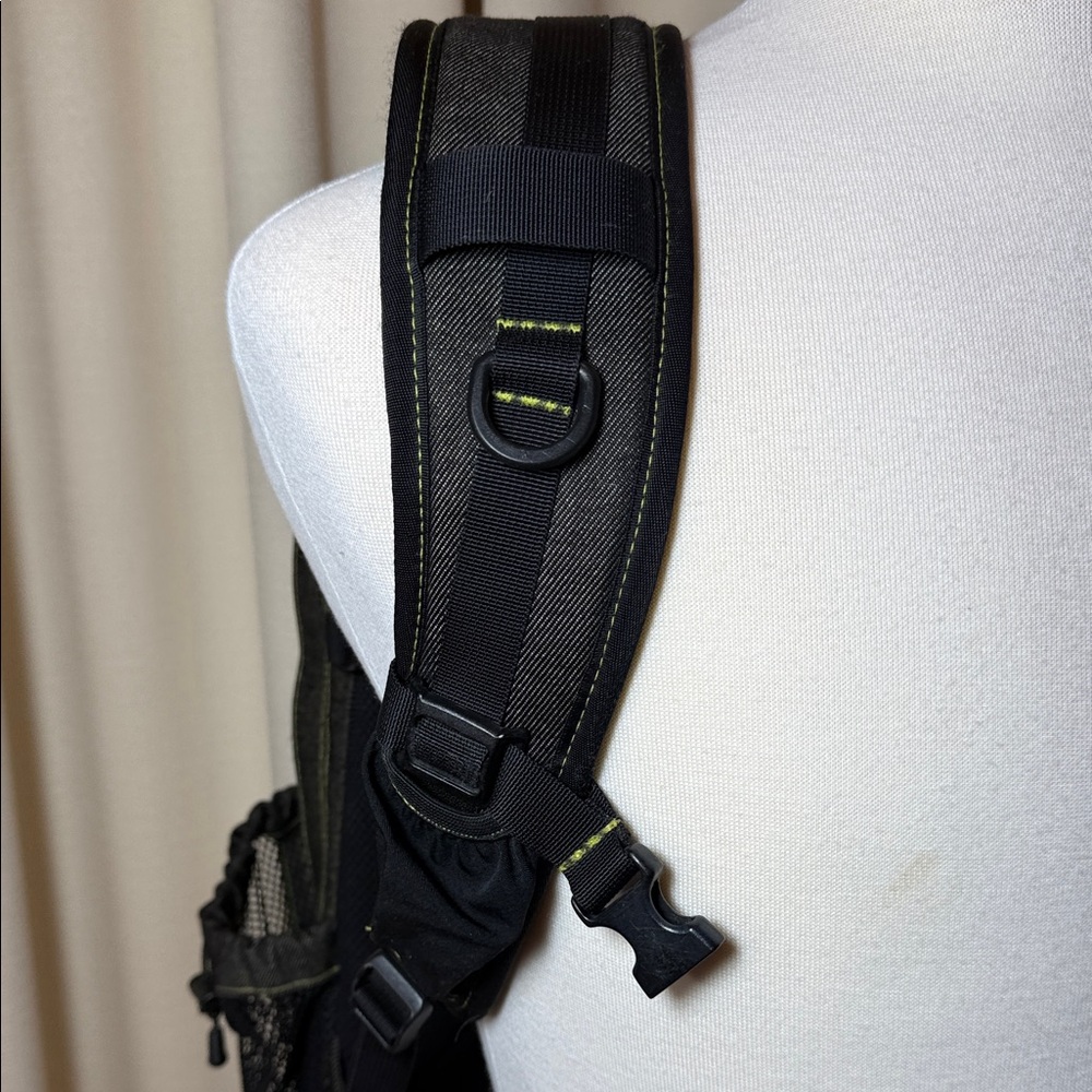 The North Face RECON SE Black Backpack with Lime Stitching - Picture 5 of 12